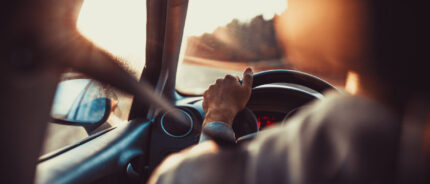 Cosa fare in caso di vetro dell'auto scheggiato​?