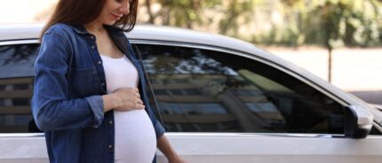 Mal di schiena dopo tante ore in auto? Può migliorare con una corretta posizione di guida.